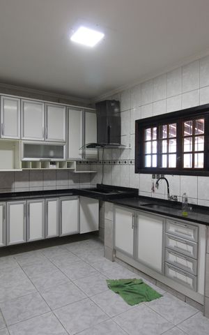 Casa de condomínio para alugar com 192m², 3 quartos e 2 vagasCozinha