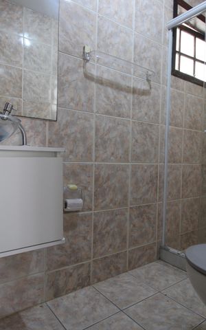 Casa de condomínio para alugar com 192m², 3 quartos e 2 vagasBanheiro social
