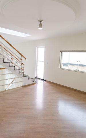 Casa de condomínio para alugar com 200m², 3 quartos e 2 vagas Casa de condomínio para alugar com 200m², 3 quartos e 2 vagasSala de TV