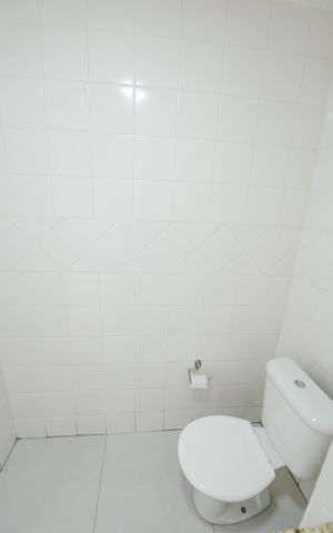 Casa de condomínio para alugar com 200m², 3 quartos e 2 vagas Casa de condomínio para alugar com 200m², 3 quartos e 2 vagasBanheiro de serviço
