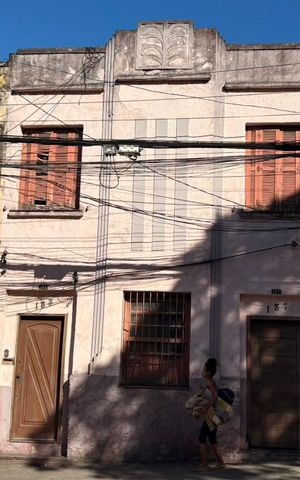 Casa à venda com 96m², 2 quartos e sem vaga Casa à venda com 96m², 2 quartos e sem vagaFachada