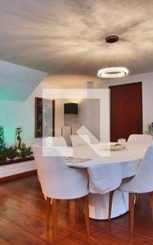 Casa à venda com 460m², 4 quartos e 6 vagas