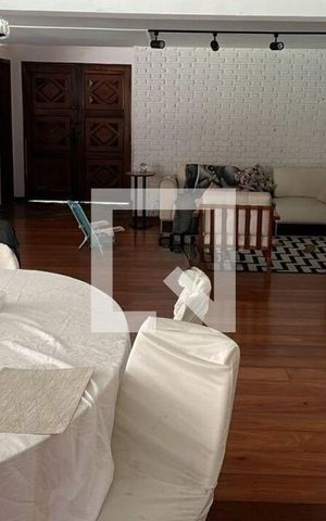 Casa à venda com 460m², 4 quartos e 6 vagas