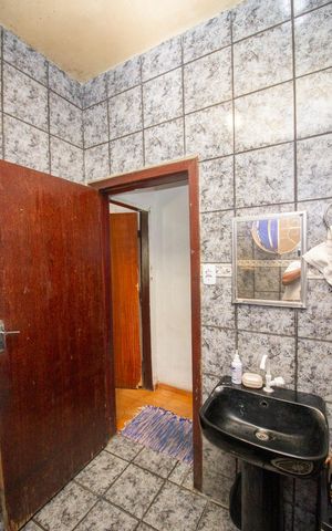Casa à venda com 100m², 2 quartos e 2 vagas Casa à venda com 100m², 2 quartos e 2 vagasBanheiro Social