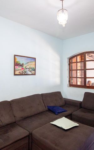 Casa à venda com 100m², 2 quartos e 2 vagas Casa à venda com 100m², 2 quartos e 2 vagasSala