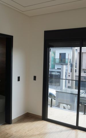 Casa de condomínio à venda com 220m², 3 quartos e 2 vagasSuite 1