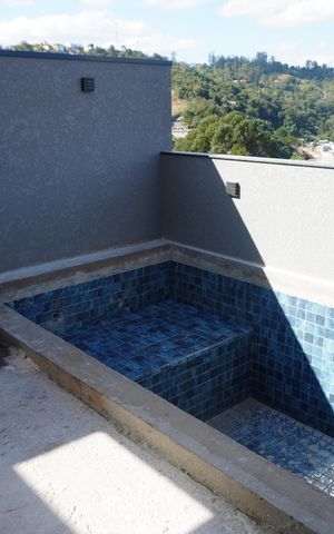 Casa de condomínio à venda com 220m², 3 quartos e 2 vagasPiscina
