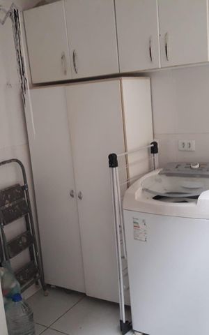 Casa à venda com 411m², 5 quartos e 6 vagas Casa à venda com 411m², 5 quartos e 6 vagasÁrea de Serviço