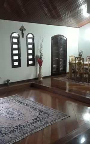 Casa à venda com 411m², 5 quartos e 6 vagas Casa à venda com 411m², 5 quartos e 6 vagasSala
