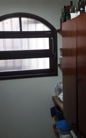 Casa à venda com 411m², 5 quartos e 6 vagas Casa à venda com 411m², 5 quartos e 6 vagasQuarto