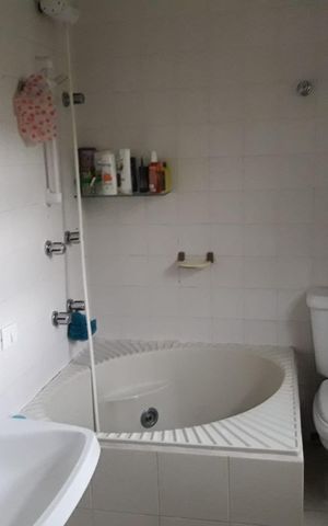 Casa à venda com 411m², 5 quartos e 6 vagas Casa à venda com 411m², 5 quartos e 6 vagasBanheiro 4