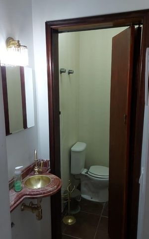 Casa à venda com 411m², 5 quartos e 6 vagas Casa à venda com 411m², 5 quartos e 6 vagasLavabo