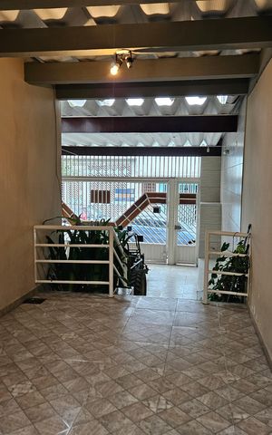 Casa à venda com 150m², 4 quartos e 2 vagas Casa à venda com 150m², 4 quartos e 2 vagasÁrea externa