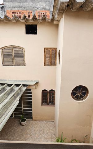 Casa à venda com 150m², 4 quartos e 2 vagas Casa à venda com 150m², 4 quartos e 2 vagasÁrea externa