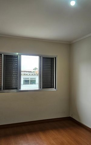 Casa à venda com 150m², 4 quartos e 2 vagas Casa à venda com 150m², 4 quartos e 2 vagasQuarto