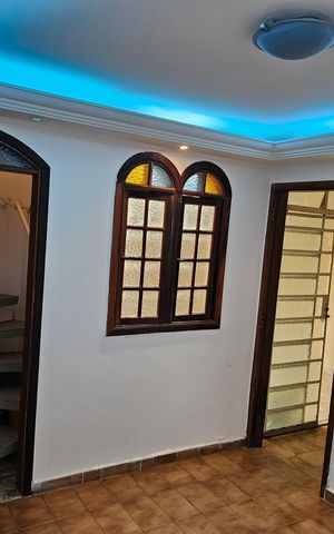 Casa à venda com 150m², 4 quartos e 2 vagas Casa à venda com 150m², 4 quartos e 2 vagasSala