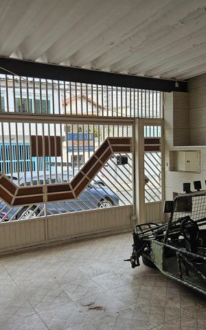 Casa à venda com 150m², 4 quartos e 2 vagas Casa à venda com 150m², 4 quartos e 2 vagasÁrea externa