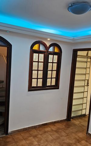 Casa à venda com 150m², 4 quartos e 2 vagas Casa à venda com 150m², 4 quartos e 2 vagasSala