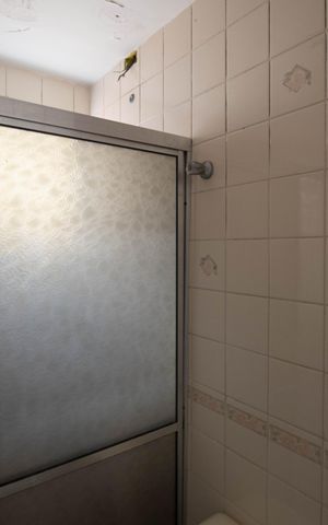 Apartamento à venda com 49m², 2 quartos e 1 vaga Apartamento à venda com 49m², 2 quartos e 1 vagaBanheiro