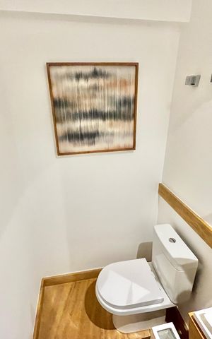 Apartamento à venda com 297m², 4 quartos e 5 vagas Apartamento à venda com 297m², 4 quartos e 5 vagasLavabo
