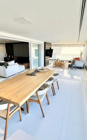 Apartamento à venda com 297m², 4 quartos e 5 vagas Apartamento à venda com 297m², 4 quartos e 5 vagasVaranda gourmet