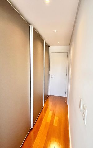 Apartamento à venda com 297m², 4 quartos e 5 vagas Apartamento à venda com 297m², 4 quartos e 5 vagasQuarto 1 - Suíte