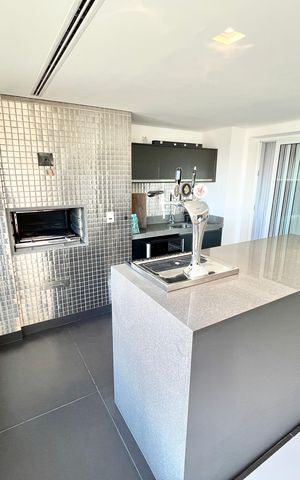 Apartamento à venda com 297m², 4 quartos e 5 vagas Apartamento à venda com 297m², 4 quartos e 5 vagasVaranda gourmet