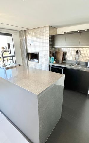 Apartamento à venda com 297m², 4 quartos e 5 vagas Apartamento à venda com 297m², 4 quartos e 5 vagasVaranda gourmet