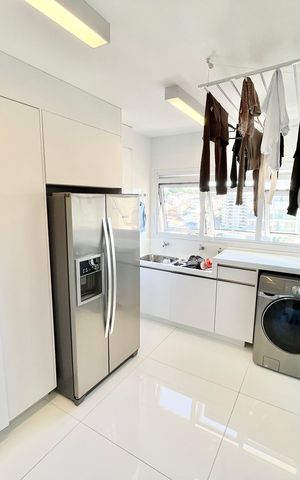Apartamento à venda com 297m², 4 quartos e 5 vagas Apartamento à venda com 297m², 4 quartos e 5 vagasÁrea de Serviço