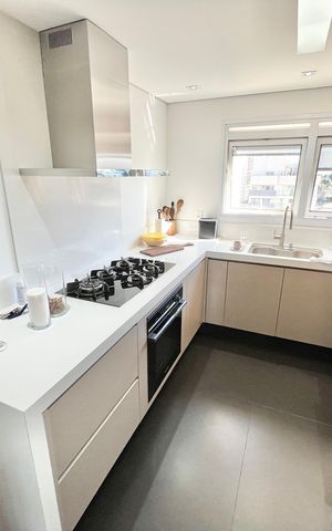Apartamento à venda com 297m², 4 quartos e 5 vagas Apartamento à venda com 297m², 4 quartos e 5 vagasCozinha