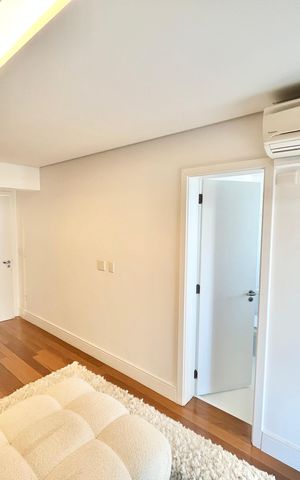 Apartamento à venda com 297m², 4 quartos e 5 vagas Apartamento à venda com 297m², 4 quartos e 5 vagasQuarto 4 - Suíte