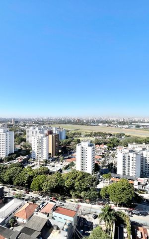 Apartamento à venda com 297m², 4 quartos e 5 vagas Apartamento à venda com 297m², 4 quartos e 5 vagasQuarto 3 - Suíte Varanda Vista