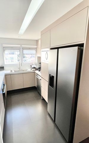 Apartamento à venda com 297m², 4 quartos e 5 vagas Apartamento à venda com 297m², 4 quartos e 5 vagasCozinha