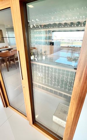 Apartamento à venda com 297m², 4 quartos e 5 vagas Apartamento à venda com 297m², 4 quartos e 5 vagasSala / Vinícula