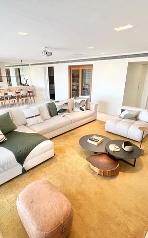 Apartamento à venda com 297m², 4 quartos e 5 vagas Apartamento à venda com 297m², 4 quartos e 5 vagasSala