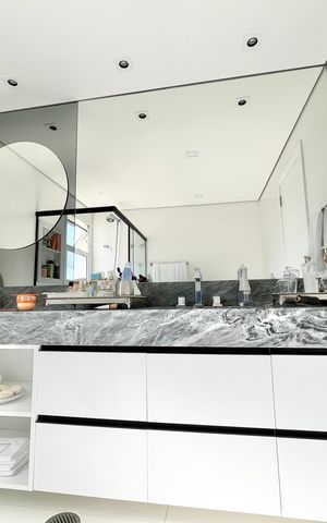 Apartamento à venda com 297m², 4 quartos e 5 vagas Apartamento à venda com 297m², 4 quartos e 5 vagasBanheiro 2 da Suíte 3