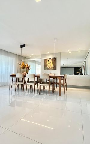 Apartamento à venda com 297m², 4 quartos e 5 vagas Apartamento à venda com 297m², 4 quartos e 5 vagasSala
