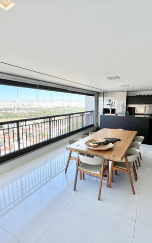 Apartamento à venda com 297m², 4 quartos e 5 vagas Apartamento à venda com 297m², 4 quartos e 5 vagasVaranda gourmet