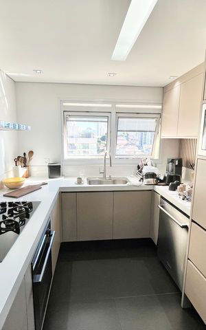 Apartamento à venda com 297m², 4 quartos e 5 vagas Apartamento à venda com 297m², 4 quartos e 5 vagasCozinha