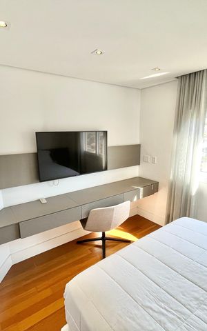 Apartamento à venda com 297m², 4 quartos e 5 vagas Apartamento à venda com 297m², 4 quartos e 5 vagasQuarto 1 - Suíte