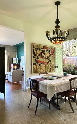Casa à venda com 1000m², 3 quartos e 2 vagas Casa à venda com 1000m², 3 quartos e 2 vagasSala