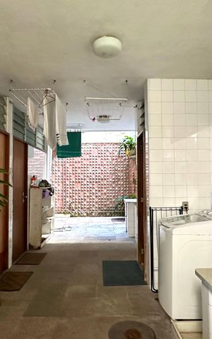 Casa à venda com 1000m², 3 quartos e 2 vagas Casa à venda com 1000m², 3 quartos e 2 vagasÁrea de serviço