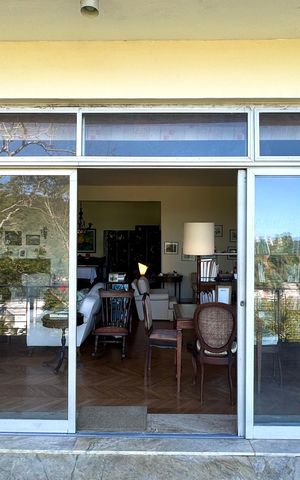 Casa à venda com 1000m², 3 quartos e 2 vagas Casa à venda com 1000m², 3 quartos e 2 vagasSala