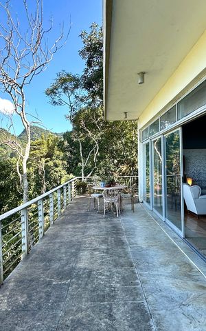 Casa à venda com 1000m², 3 quartos e 2 vagas Casa à venda com 1000m², 3 quartos e 2 vagasVaranda