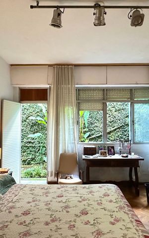 Casa à venda com 1000m², 3 quartos e 2 vagas Casa à venda com 1000m², 3 quartos e 2 vagasSuíte