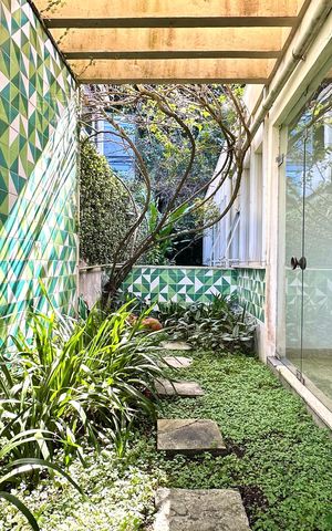Casa à venda com 1000m², 3 quartos e 2 vagas Casa à venda com 1000m², 3 quartos e 2 vagasVaranda
