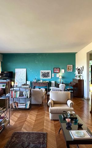 Casa à venda com 1000m², 3 quartos e 2 vagas Casa à venda com 1000m², 3 quartos e 2 vagasSala