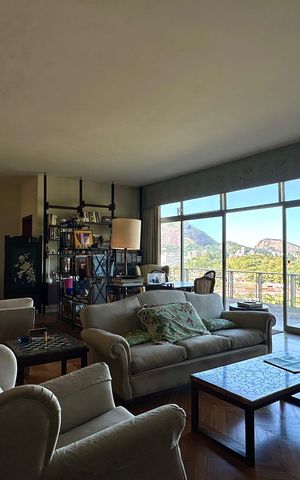 Casa à venda com 1000m², 3 quartos e 2 vagas Casa à venda com 1000m², 3 quartos e 2 vagasSala