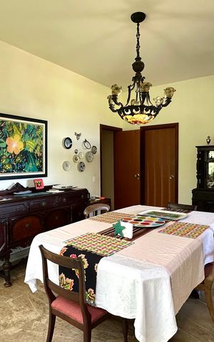 Casa à venda com 1000m², 3 quartos e 2 vagas Casa à venda com 1000m², 3 quartos e 2 vagasSala