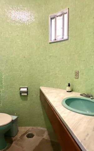Casa à venda com 1000m², 3 quartos e 2 vagas Casa à venda com 1000m², 3 quartos e 2 vagasLavabo 2